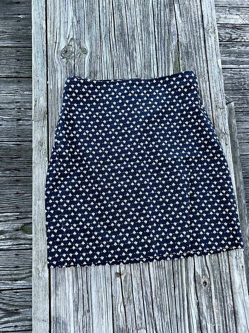 Ann Taylor Geometric Mini Skirt in Blue & White Size 6P Like New